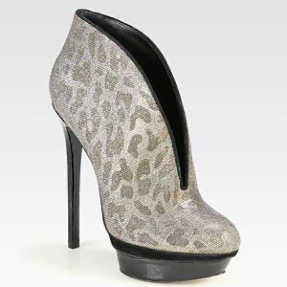 NIB Brian Atwood Fortosa Silver Booties US 8 1/2 - Picture 2 of 3